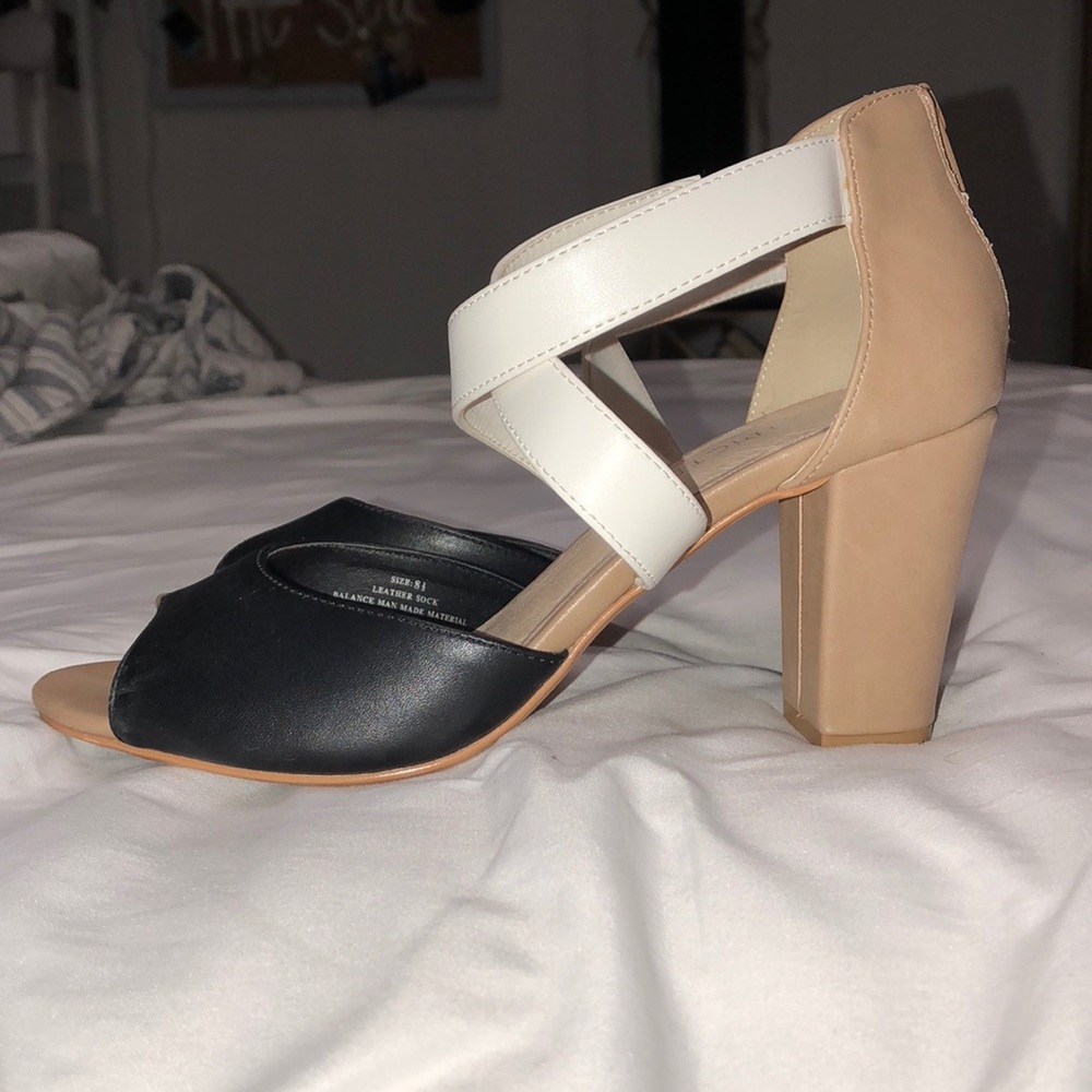 Tan black and white Restricted heels